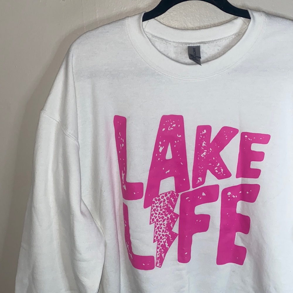 🛍️White sweatshirt with “Lake life” in pink lettering on front!